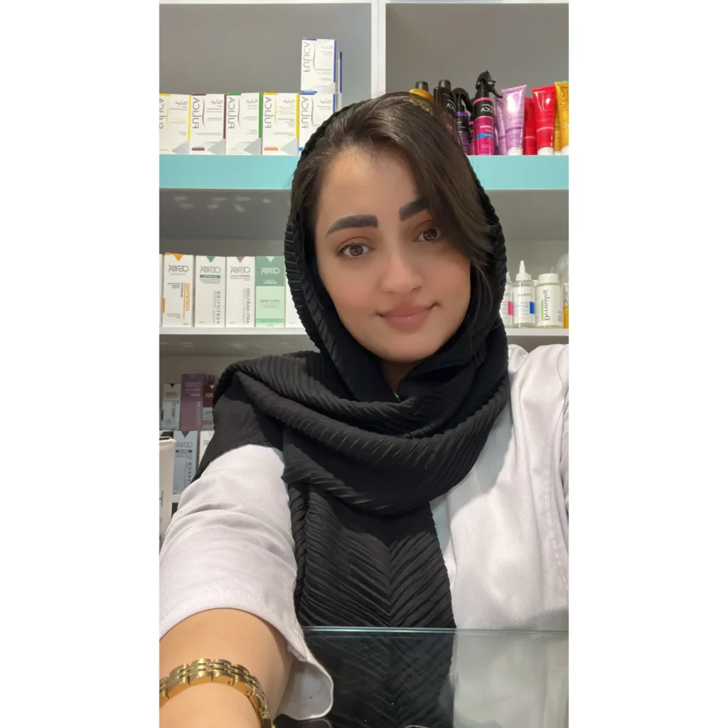 عکس دکتر سودا بیگی، موسس و داروساز مسئول داروخانه آنلاین سودافارما در تبریز